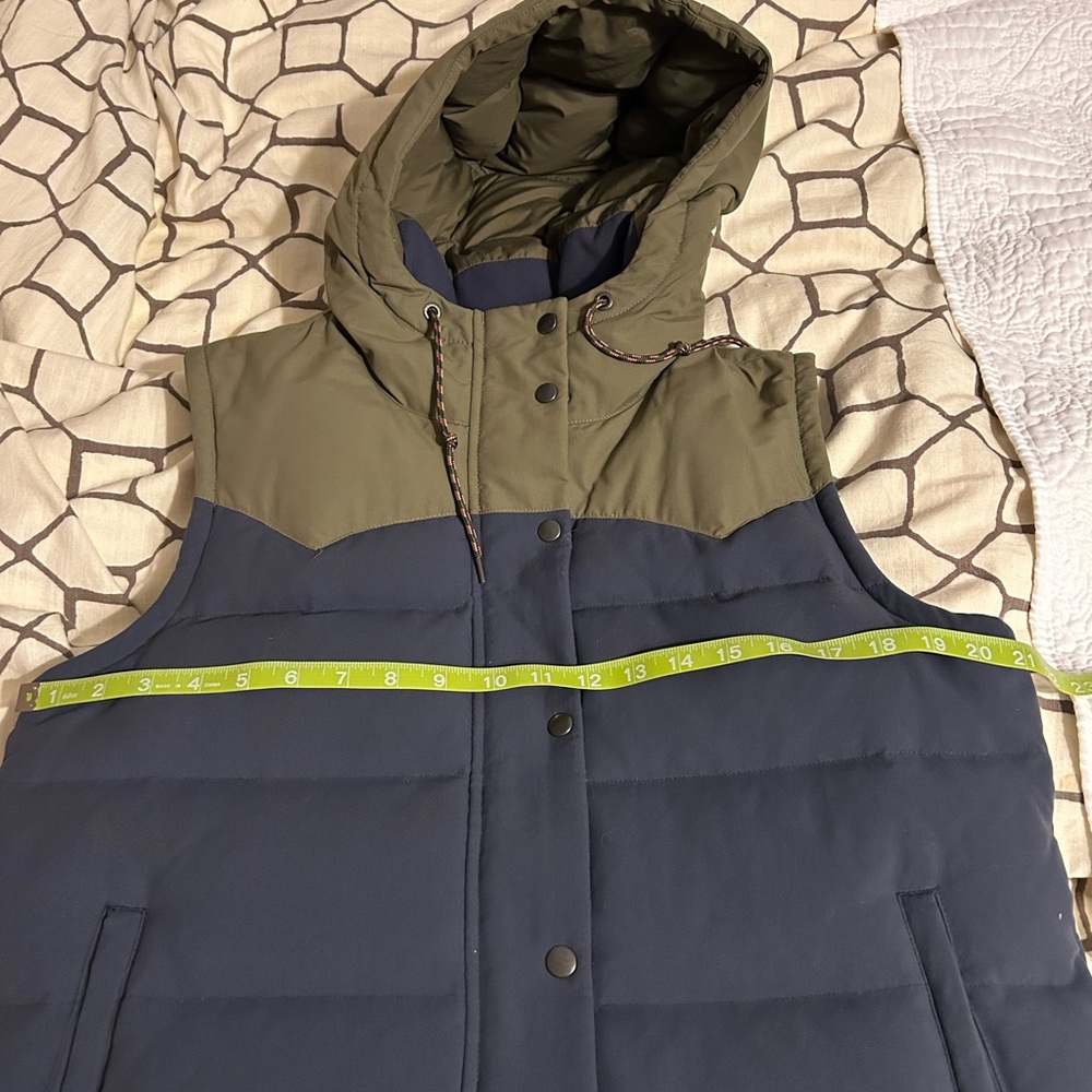 Patagonia bivy down vest with hood. Size large, blue and green. - Picture 7 of 10